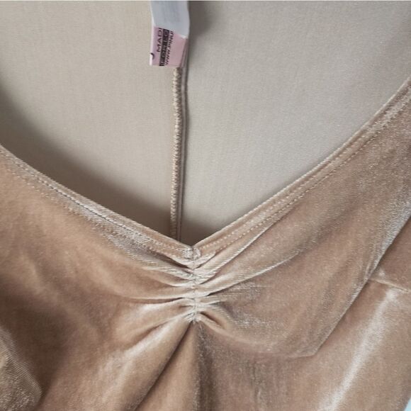 Deadly Dames Film Noir Dress Velvet rushed sides for perfect fitting - Picture 4 of 13